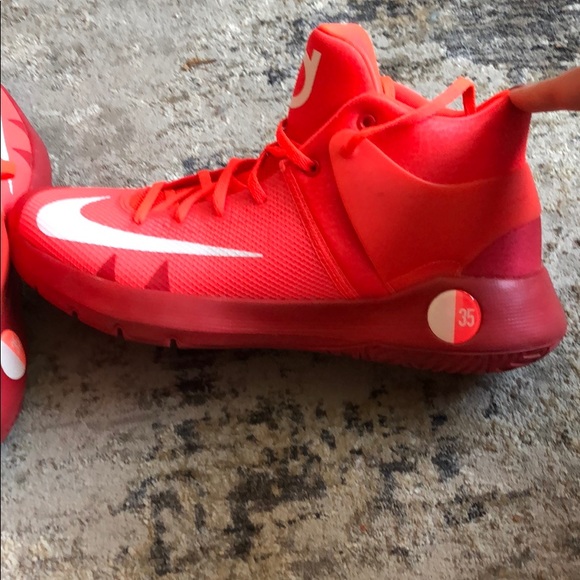 Nile Sneakers - Picture 2 of 5